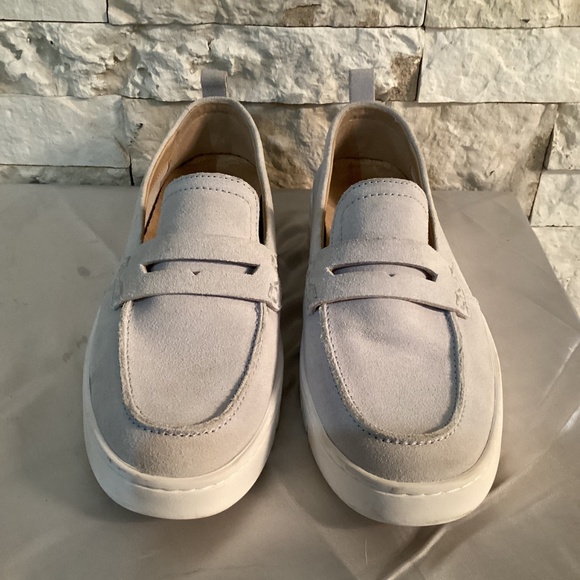 Vionic Uptown Loafer in the Skyway color - Picture 2 of 15